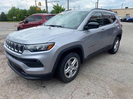 Baltic Gray Metallic Clearcoat 2024 Jeep Compass Latitude