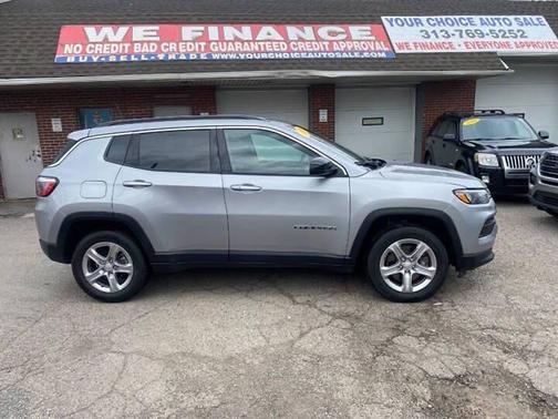 Baltic Gray Metallic Clearcoat 2024 Jeep Compass Latitude