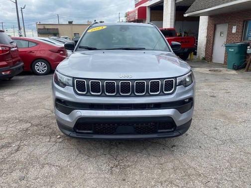 Baltic Gray Metallic Clearcoat 2024 Jeep Compass Latitude