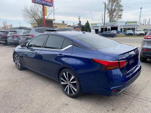 Deep Blue Pearl 2019 Nissan Altima 2.5 SR