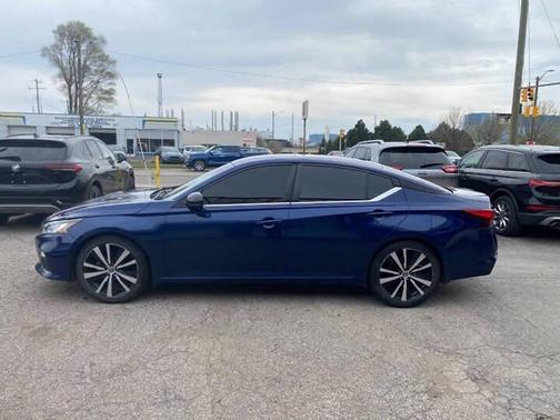 Deep Blue Pearl 2019 Nissan Altima 2.5 SR
