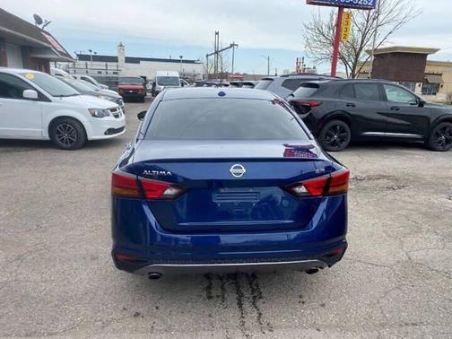 Deep Blue Pearl 2019 Nissan Altima 2.5 SR
