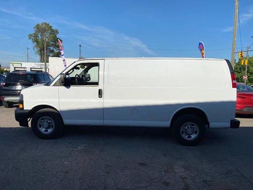 Summit White 2019 Chevrolet Express 2500 Work Van