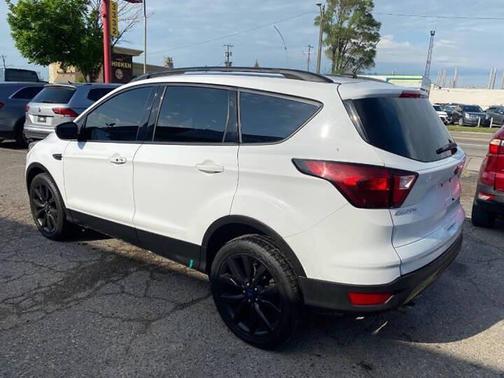 Oxford White 2019 Ford Escape SE