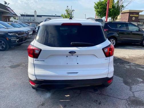 Oxford White 2019 Ford Escape SE