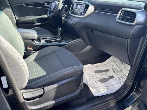 2017 Kia Sorento L