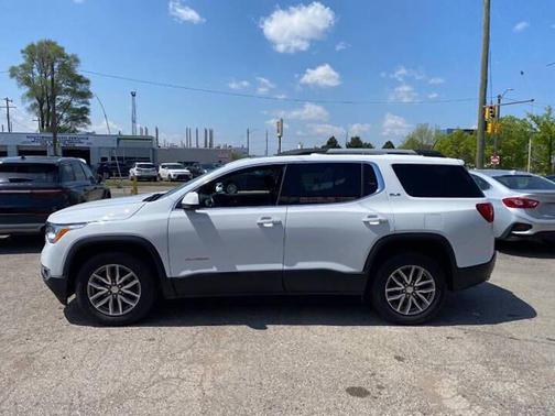 Summit White 2018 GMC Acadia SLE-2