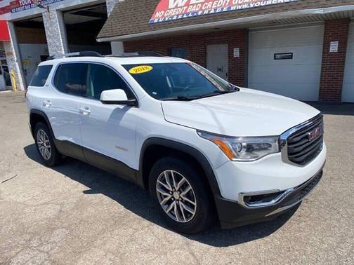 Summit White 2018 GMC Acadia SLE-2