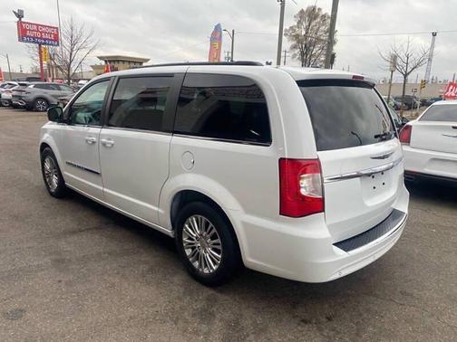 2014 Chrysler Town & Country Touring-L