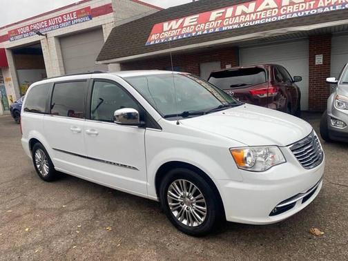 2014 Chrysler Town & Country Touring-L