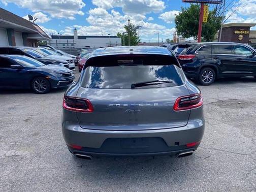 Agate Grey Metallic 2018 Porsche Macan Macan S