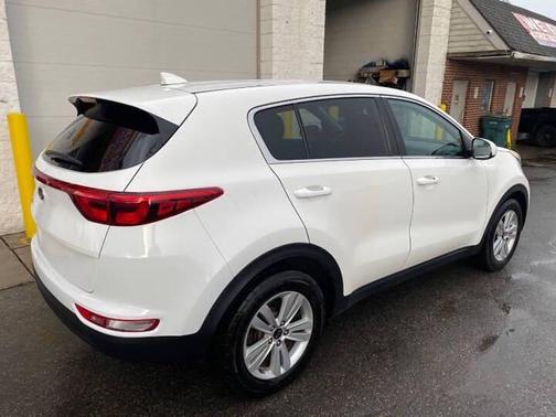 Clear White 2019 Kia Sportage LX