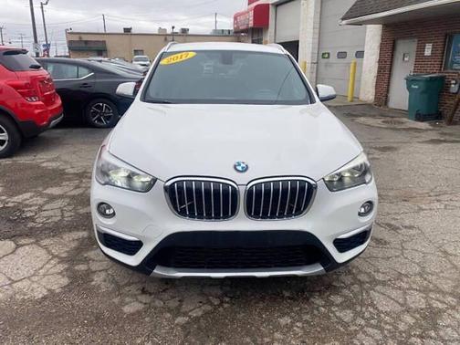 Mineral White Metallic 2017 BMW X1 sDrive28i