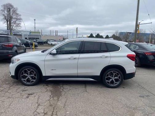 Mineral White Metallic 2017 BMW X1 sDrive28i