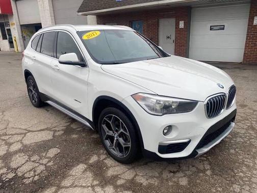 Mineral White Metallic 2017 BMW X1 sDrive28i