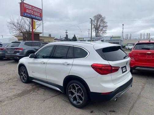 Mineral White Metallic 2017 BMW X1 sDrive28i