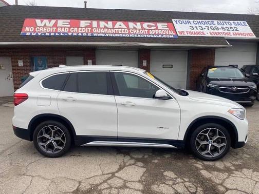 Mineral White Metallic 2017 BMW X1 sDrive28i
