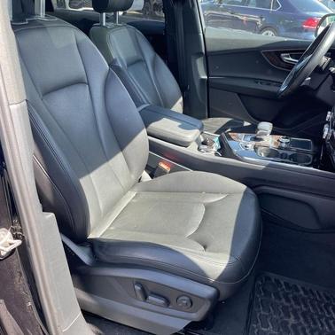 Orca Black Metallic 2017 Audi Q7 3.0T Prestige