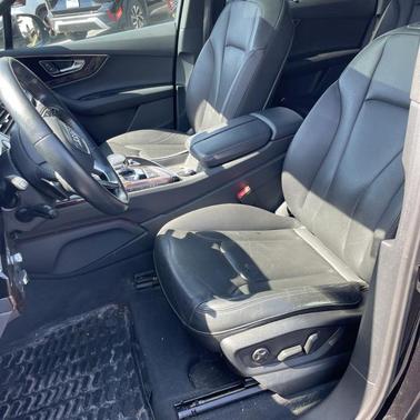 Orca Black Metallic 2017 Audi Q7 3.0T Prestige