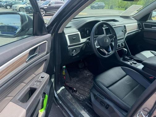 Platinum Gray Metallic 2023 Volkswagen Atlas 2.0T SEL