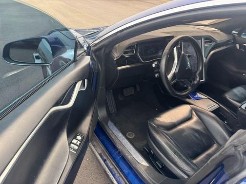 Deep Blue Metallic 2016 Tesla Model S 70D