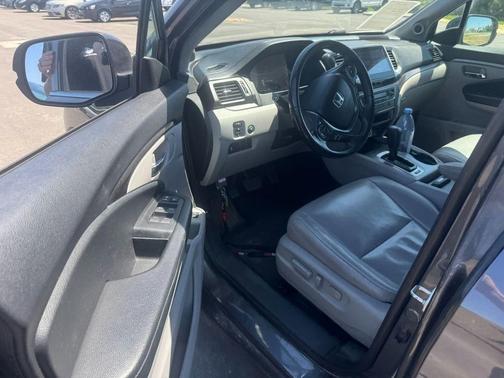 Modern Steel Metallic 2018 Honda Pilot EX-L