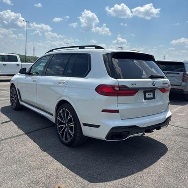 Mineral White Metallic 2022 BMW X7 M50i