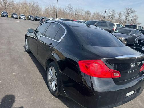 2011 INFINITI G37x Base