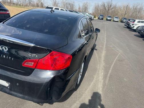 2011 INFINITI G37x Base