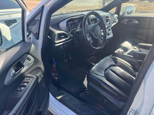 Bright White Clearcoat 2020 Chrysler Pacifica Touring-L Plus