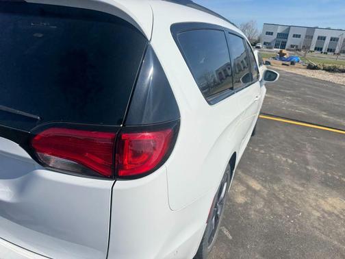 Bright White Clearcoat 2020 Chrysler Pacifica Touring-L Plus