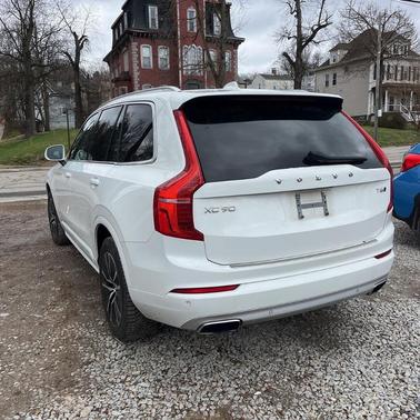 2020 Volvo XC90 T6 Momentum 7 Passenger