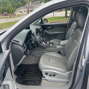 Florett Silver Metallic 2017 Audi Q7 3.0T Prestige