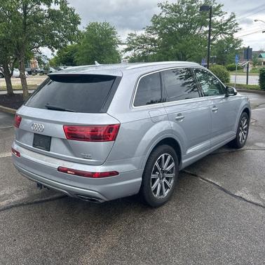 Florett Silver Metallic 2017 Audi Q7 3.0T Prestige