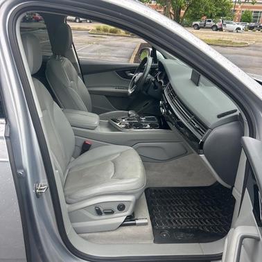Florett Silver Metallic 2017 Audi Q7 3.0T Prestige