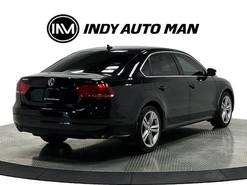 Black Uni 2015 Volkswagen Passat 2.0L TDI SE