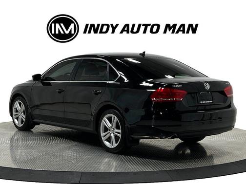 Black Uni 2015 Volkswagen Passat 2.0L TDI SE