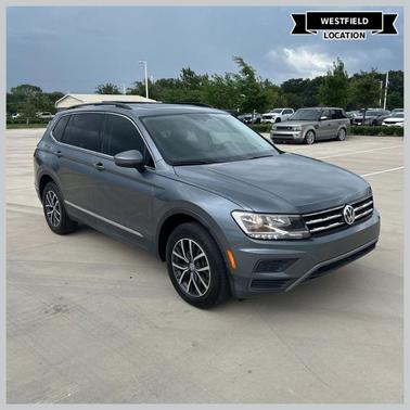 Platinum Gray Metallic 2018 Volkswagen Tiguan 2.0T SE