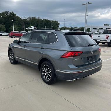 Platinum Gray Metallic 2018 Volkswagen Tiguan 2.0T SE