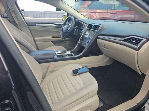 Black 2019 Ford Fusion Hybrid SE