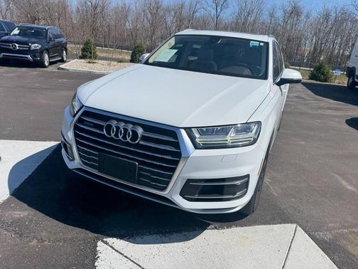 Glacier White Metallic 2017 Audi Q7 3.0T Premium Plus