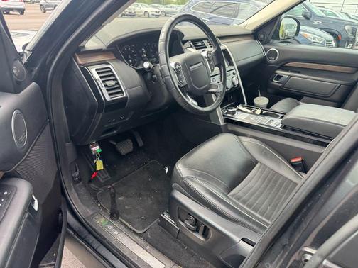 Black 2018 Land Rover Discovery HSE LUXURY