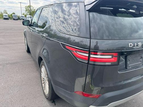 Black 2018 Land Rover Discovery HSE LUXURY
