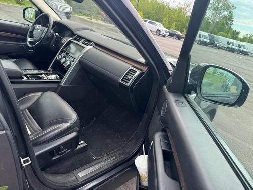 Black 2018 Land Rover Discovery HSE LUXURY