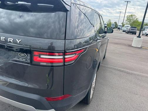 Black 2018 Land Rover Discovery HSE LUXURY
