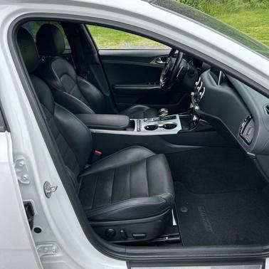 Snow White Pearl 2019 Kia Stinger GT2
