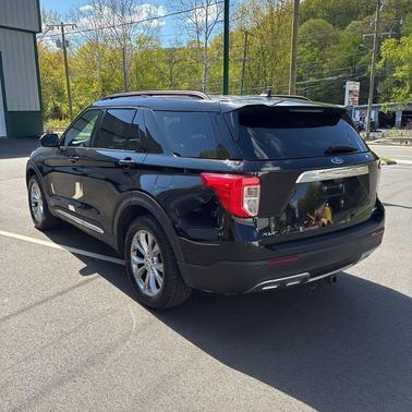 Black Metallic 2021 Ford Explorer XLT