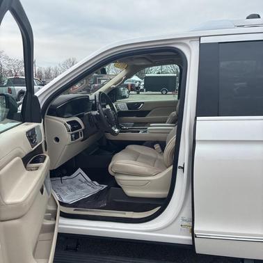 White Platinum Clearcoat Metallic 2019 Lincoln Navigator Reserve