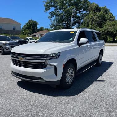 Summit White 2022 Chevrolet Suburban LT