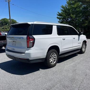 Summit White 2022 Chevrolet Suburban LT